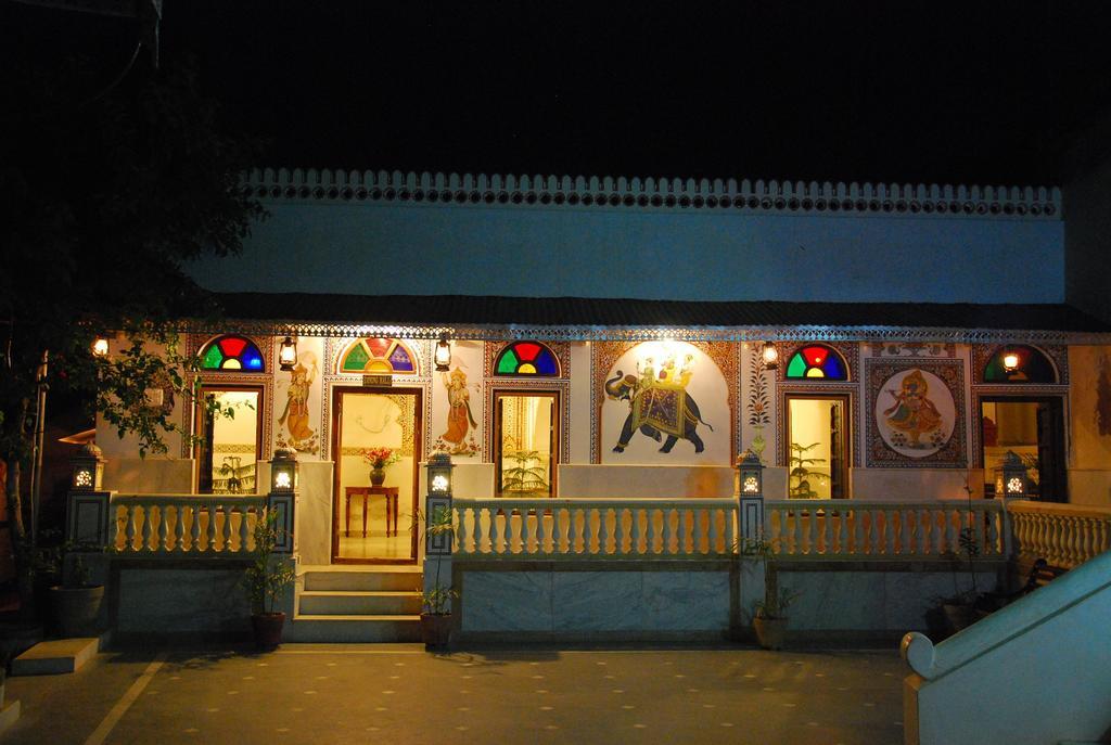 曼达瓦拉迪卡哈维酒店 Mandāwa 外观 照片